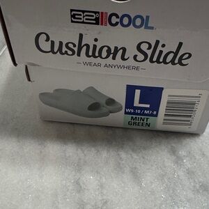 32 Degrees Cool Mint Green Cushion Slides